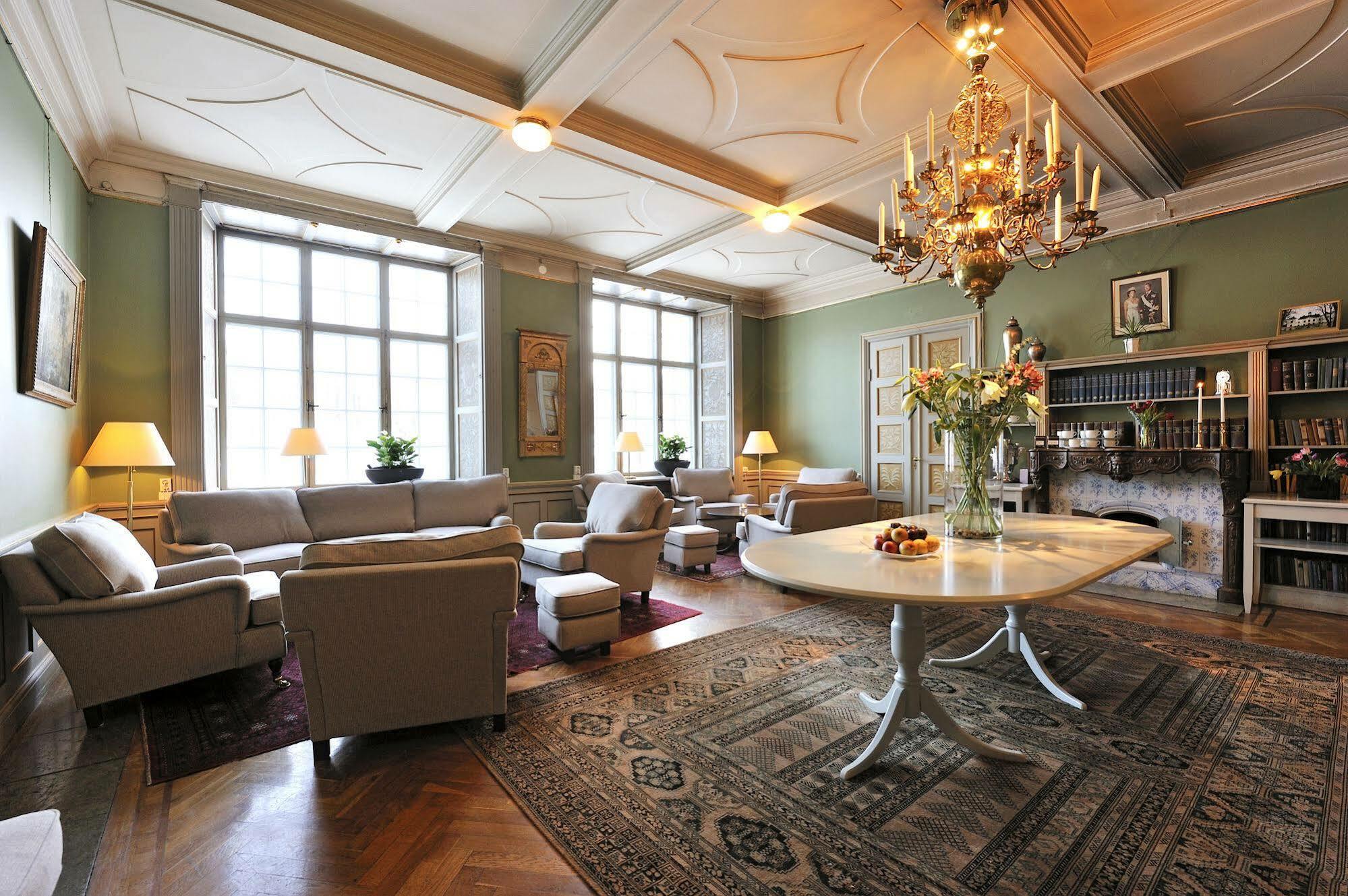 Naesby Slott Hotel Taby Exterior photo